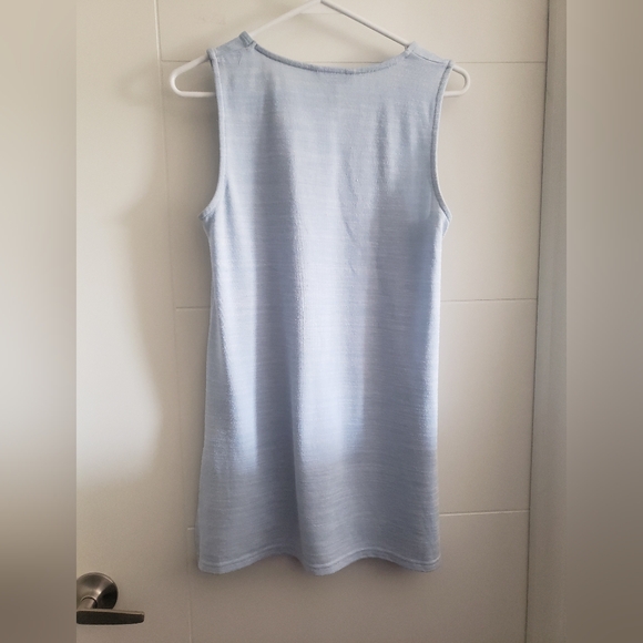 Baby blue lose, sleevless top - Picture 2 of 3